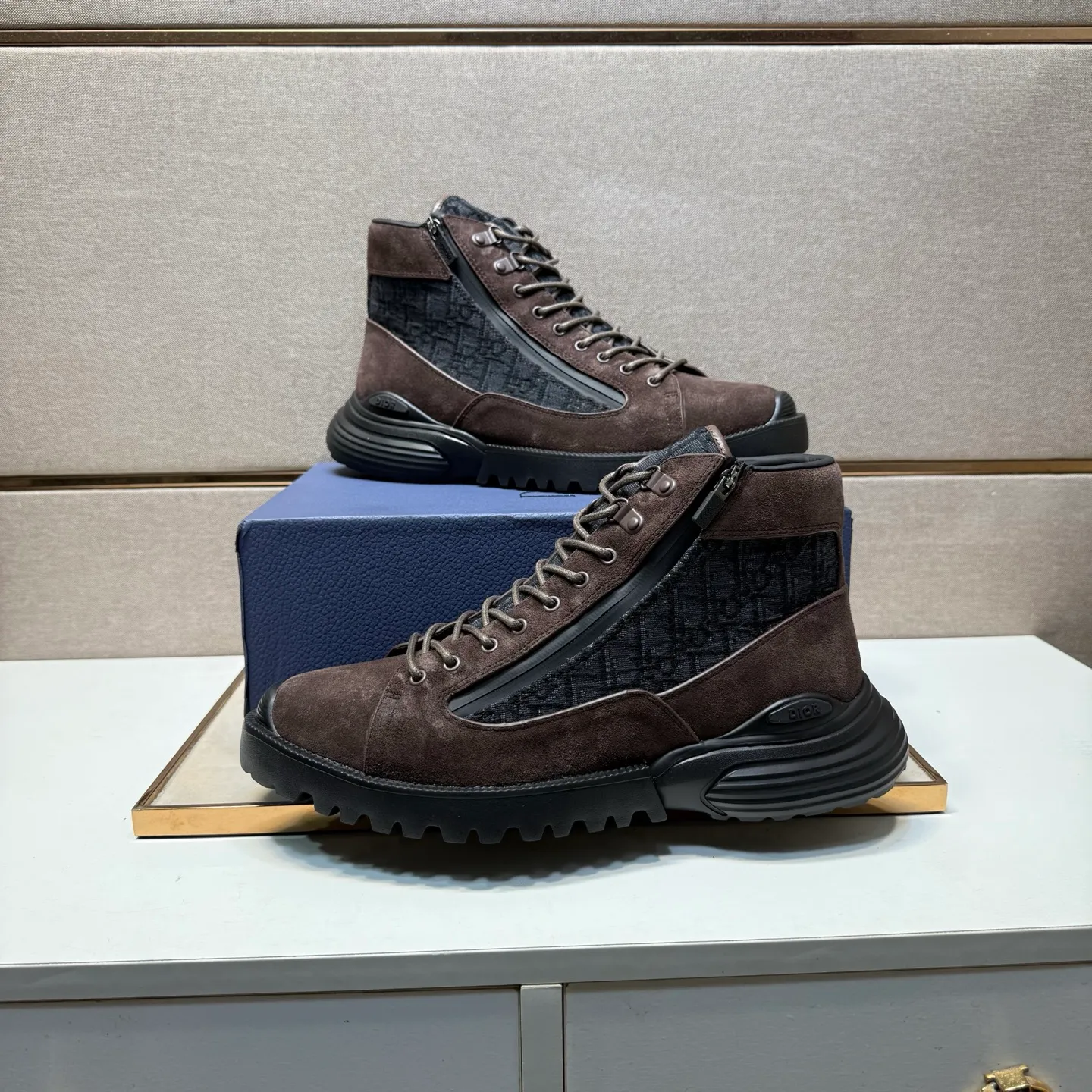 ⬛️Men's shoes 💰p580 [Dior~] Men's casual high-top shoes 2025z cabinet sales simultaneously 🔶Size: 39-44 #️⃣ 🔷2 colors🔜The upper is made of multi-material splicing➕Genuine leather lining, comfortable and breathable, sole: original comfortable and wear-resistant outsole, ⚠️Real shot📱Photographed🎬The real thing is better📢📢📢